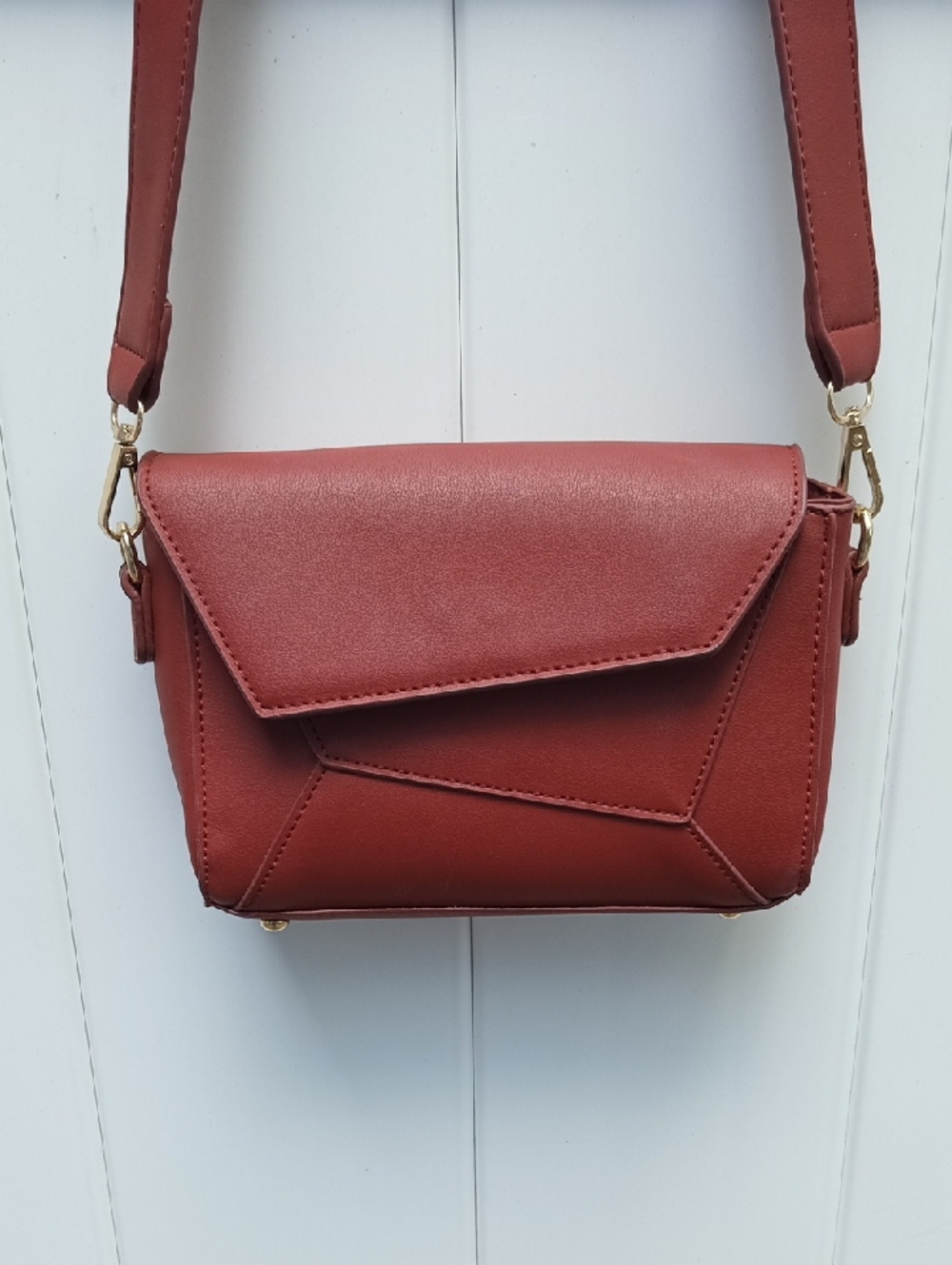 Women's Structured Crossbody Bag in Burgundy